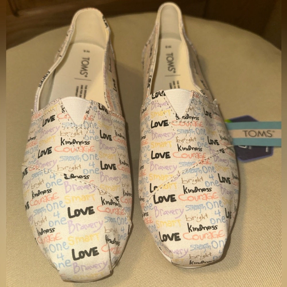 NWT TOMS Alpargata Girl Power Print Size 8